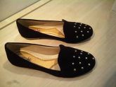 Sapatilha Slipper preta com tachinhas. numero 35